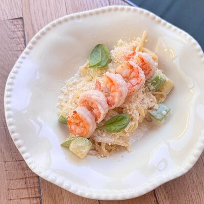Спагетти с креветками в сливочном соусе в BUENO cafe по цене 910 ₽