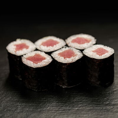 Ролл с атлантическим тунцом в Мистер суши по цене 345 ₽