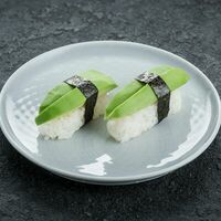 Суши с авокадо в Ikigai