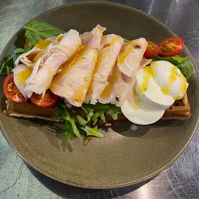 Вафля с индейкой и моцареллой в Moonlight Cafe по цене 790 ₽