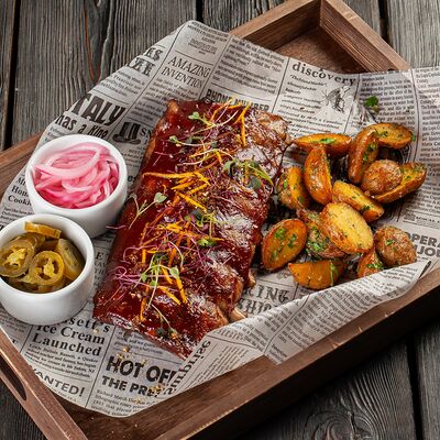 Свиные рёбрышки из печи с соусом вишня Guinness в Паб Мира по цене 790 ₽