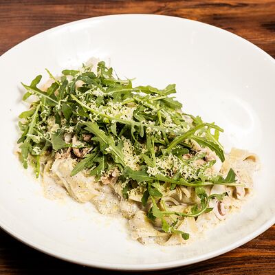 Паста с белыми грибами, рукола, вяленый желток в Трактир Колесо по цене 693 ₽