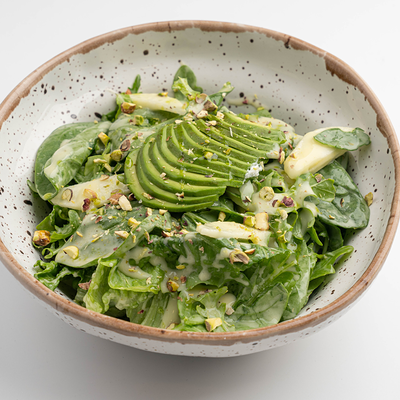 Зеленый салат с авокадо и яблоком в мятном дрессинге в Скандинавия по цене 780 ₽