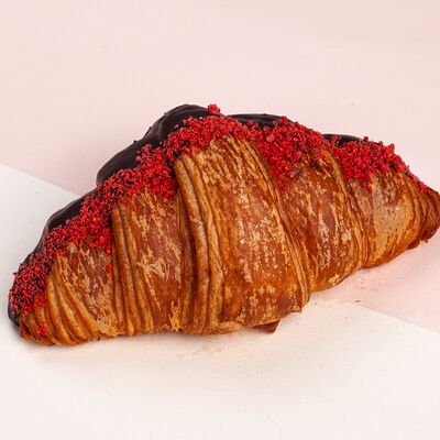 Круассан с вишней и шоколадом в Кекслав по цене 300 ₽