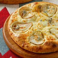 Хачапури с грушей и горгонзолой в Люля любя