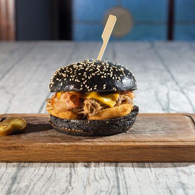 Бургер с рваной говядиной в Molly Malone по цене 750 ₽