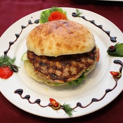 Плескавица классическая в Старая Сербия по цене 585 ₽