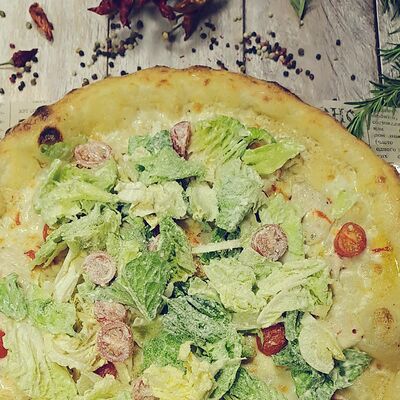 Пицца Цезарь в Парламент по цене 1200 ₽