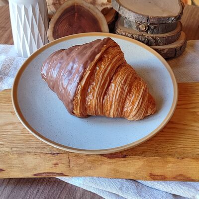 Круассан с шоколадом в Про Булки кафе-пекарня по цене 280 ₽