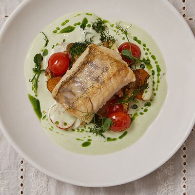 Судак с тёплым картофельным салатом и соусом из копчёного йогуртав Банщики по цене 1300 ₽