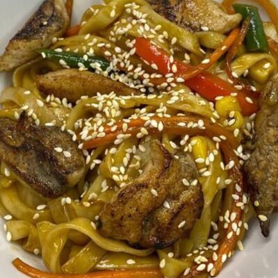 Вок с курицей в устричном соусев Ymi по цене 391 ₽