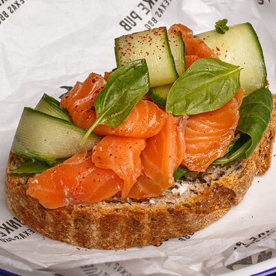 Тост с лососем в Дранки паб по цене 680 ₽