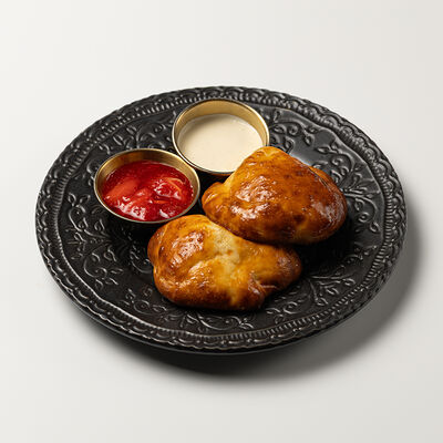 Оладьи со сметаной и домашним вареньем в Сказка по цене 310 ₽