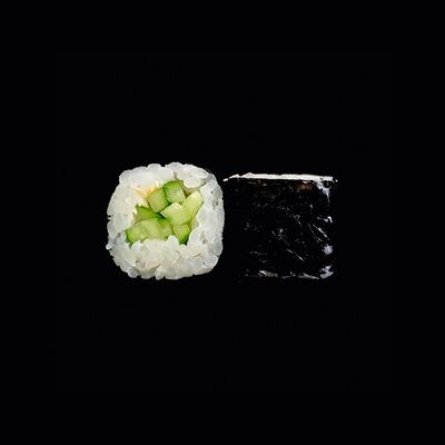 Ролл Огурец в YAMMY SUSHI по цене 115 ₽