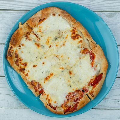 Пицца Четыре сыра в Хорошие руки Рыба по цене 1325 ₽