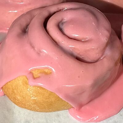 Булочка вишневаяв Дом хлеба по цене 100 ₽