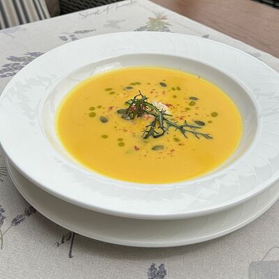 Крем-суп из тыквы с крабом в Wine & Vine по цене 1240 ₽