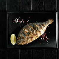 Дорада на углях в Mojo Bar