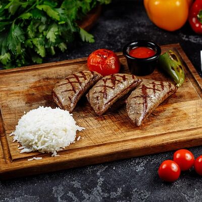 Кефте из говядины с сыром в Таксиммайдан по цене 1650 ₽