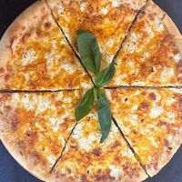 Четыре сыра с горгонзолойв LaCrema