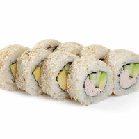 Ролл Калифорния в кунжуте в Good Sushi
