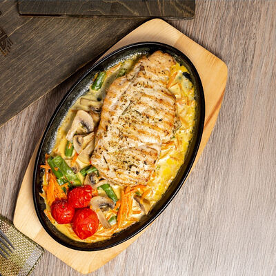 Курица гриль в сливочном соусе в Баррель по цене 708 ₽