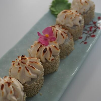 Ролл запеченный с креветкой в Domo по цене 550 ₽