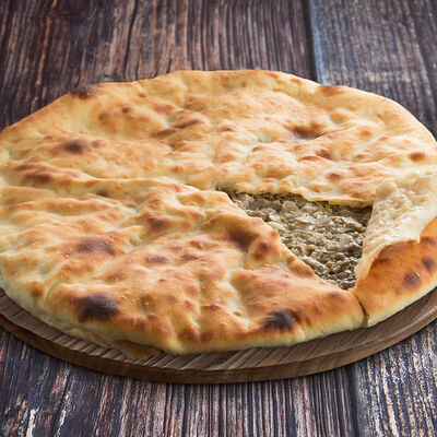 Пирог осетинский с говядиной в Робинfood по цене 689 ₽