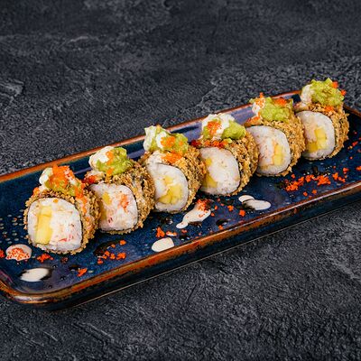 Теплый ролл с крабом и манго в Sticks Sushi по цене 670 ₽