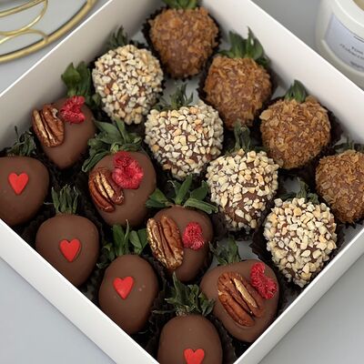 Клубника в шоколаде №31 в Lovely Berry по цене 3890 ₽