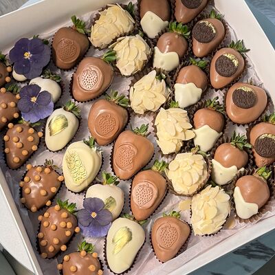 Клубника в шоколаде коробочка на 36 ягод в Bloom House по цене 6290 ₽