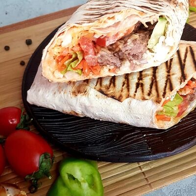 Шаурма фирменная с курицей в Lavash Bar по цене 490 ₽