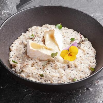 Каша овсянная с сыром Камамбер в Наше место по цене 360 ₽