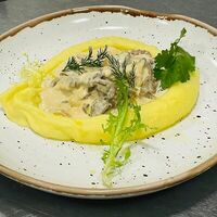 Бефстроганов с картофельным пюре в Only Wine