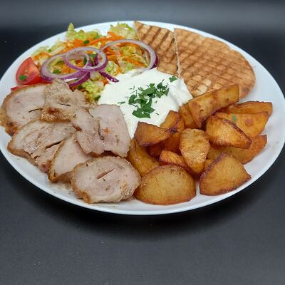 Шаверма куриная на тарелке в Чебуречница по цене 500 ₽