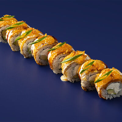Ролл с опалённым угрем, трюфельным соусом и щучьей икрой в Yami Yami по цене 1165 ₽