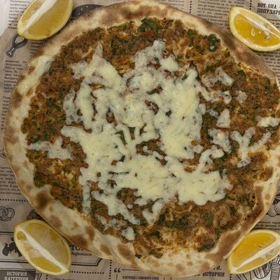 Ламаджо с говядиной и сыромв Шашлык Бургер по цене 280 ₽