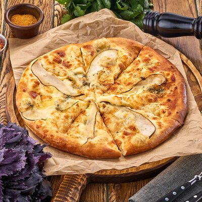 Хачапури с грушей и сыром дор блю в Чача по цене 560 ₽