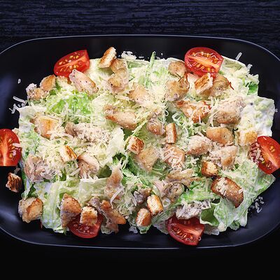 Салат Цезарь с курицей в Пикники по цене 660 ₽