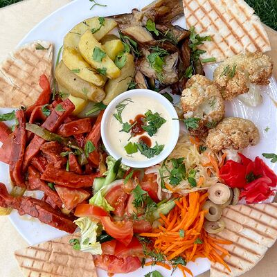 Сейтан на тарелке в Vegan Pyramid по цене 410 ₽