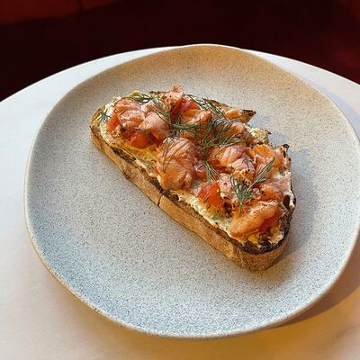 Брускетта с опаленным лососем в Блеск по цене 350