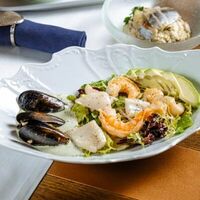 Салат с морепродуктами в Dodici seafood