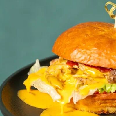 Бургер с рваной свининой в Lil Brazil по цене 750 ₽