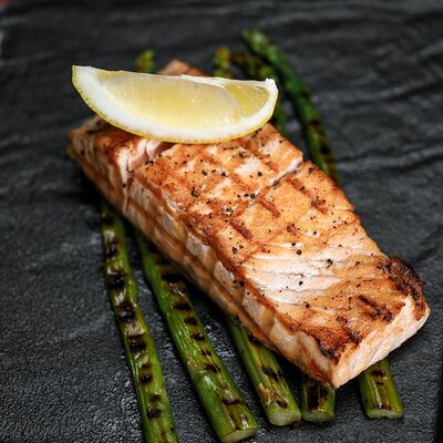 Семга на гриле со спаржей в Чито-Грито по цене 1970 ₽