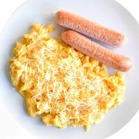 Скрэмбл с сосисками и пармезаном в Дом еды