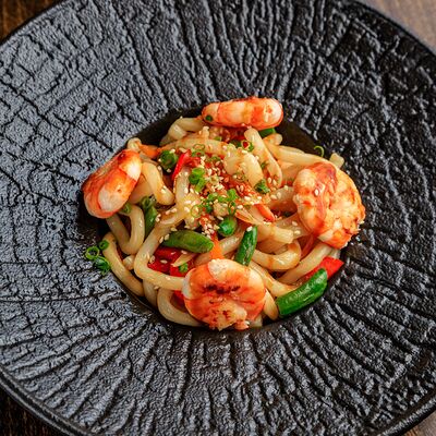 Удон с креветками в Суши & Саке Izakaya Bar по цене 874 ₽