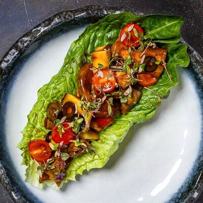 Тёплый салат с рапанами и овощами в Макароны по цене 600 ₽