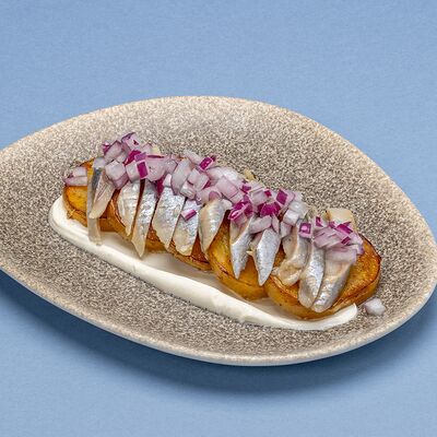 Сельдь маринованная с луком и картофелем в Фабрика по цене 280 ₽