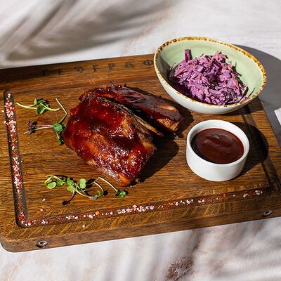 Свиные ребра с соусом BBQ в География по цене 950 ₽