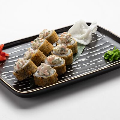 Горячие роллы с копченой курицей и огурцом в Room-cafe по цене 540 ₽